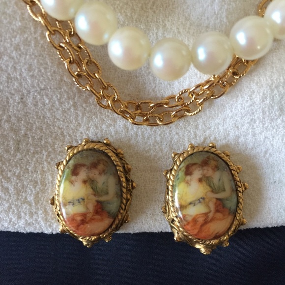 Victorian Gold Trim Elegant Ladies Vintage Clip Back Earrings